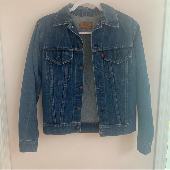Levi’s Jean Jacket​ - Picture 2 of 7